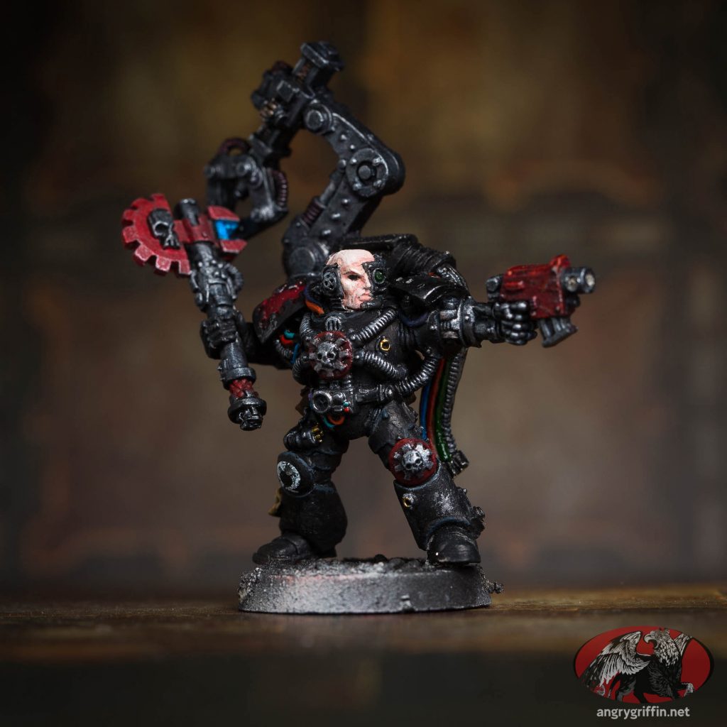 Classic Metal Techmarine Sculpt from Warhammer 40K painted in a Raven Guard Successor Chapter scheme. From 2nd Edition.