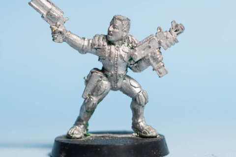 Van Saar Juve with Autopistol and Stub Gun