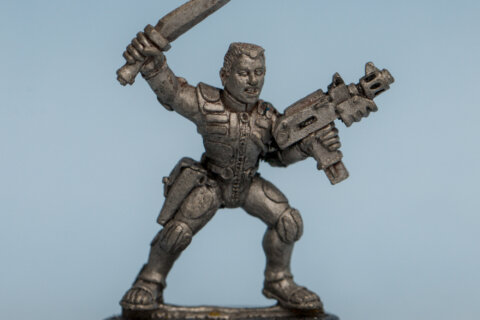 Van Saar Juve with Autopistol